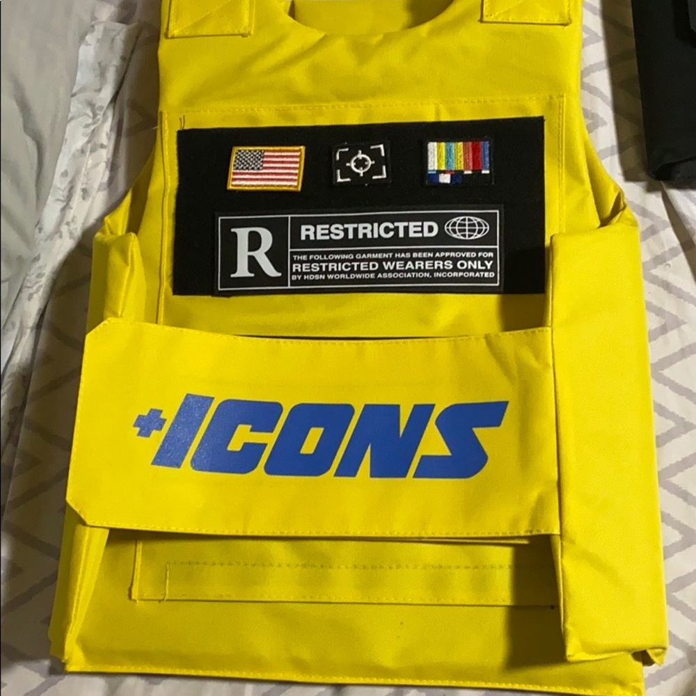 Icon Vest - Picture 2 of 4